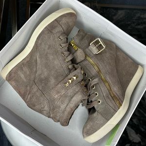 Steve Madden wedge size 8